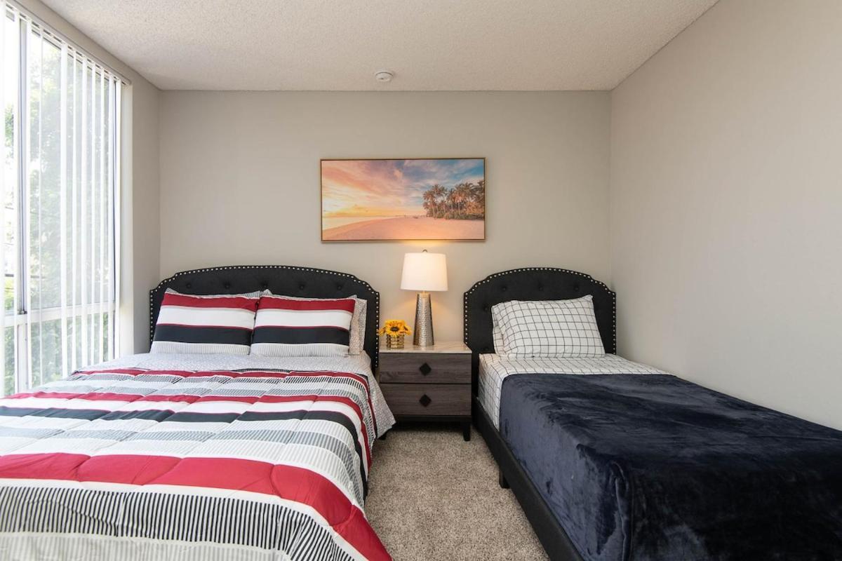 Hollywood Luxe 2br With Rooftop Pool And Breathtaking Views